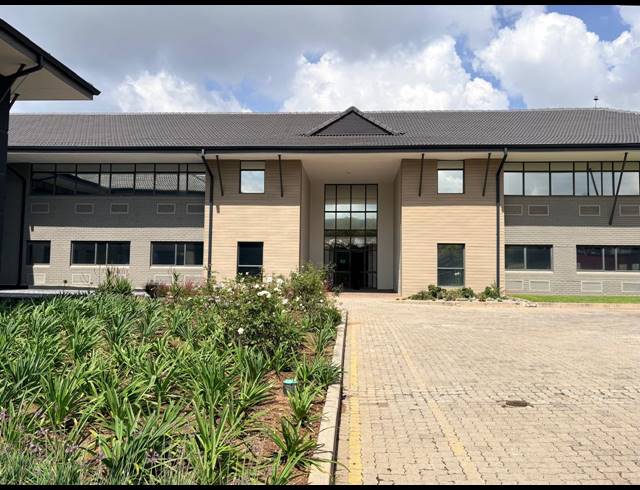 3,949M² OFFICE TO LET IN VORNA VALLEY